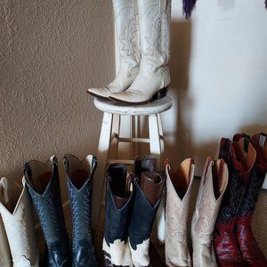 Ladies' cream leather cowboy boots Size 6